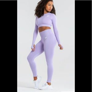 Women’s Best Power seamless outfit. Long sleeve top and matching leggings.